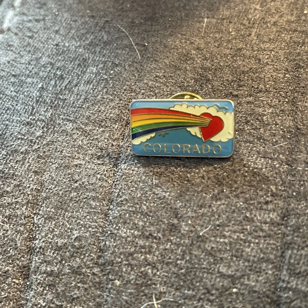Vintage Colorado Collectible Lapel Hat Pin Souvenir Rainbow & Clouds Pinchback